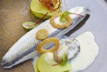 Gebakken haring, aardappelravioli van oester en duxelle van champignons