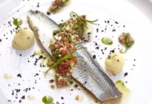 Gestoomde haring met zomerse salsa
