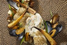Gebrande skrei met pastinaak, knolselder, mosselen en oesterzam