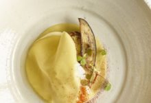 Zeekat in open ravioli, aubergine, augurk en mousseline van paprika