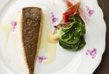 Gebakken pladijs, warmoes, paprika, aardpeer en beurre blanc