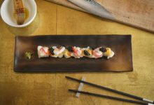 Sashimi van zeebaars met zee-egel en gambero rosso