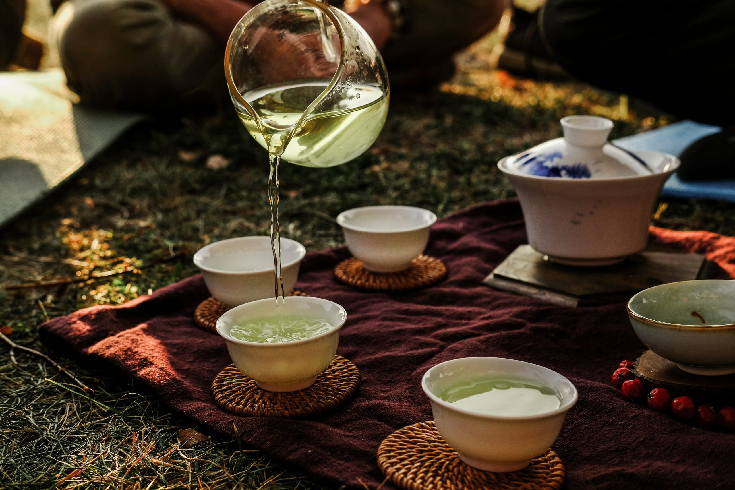 Groene thee drinken in groep