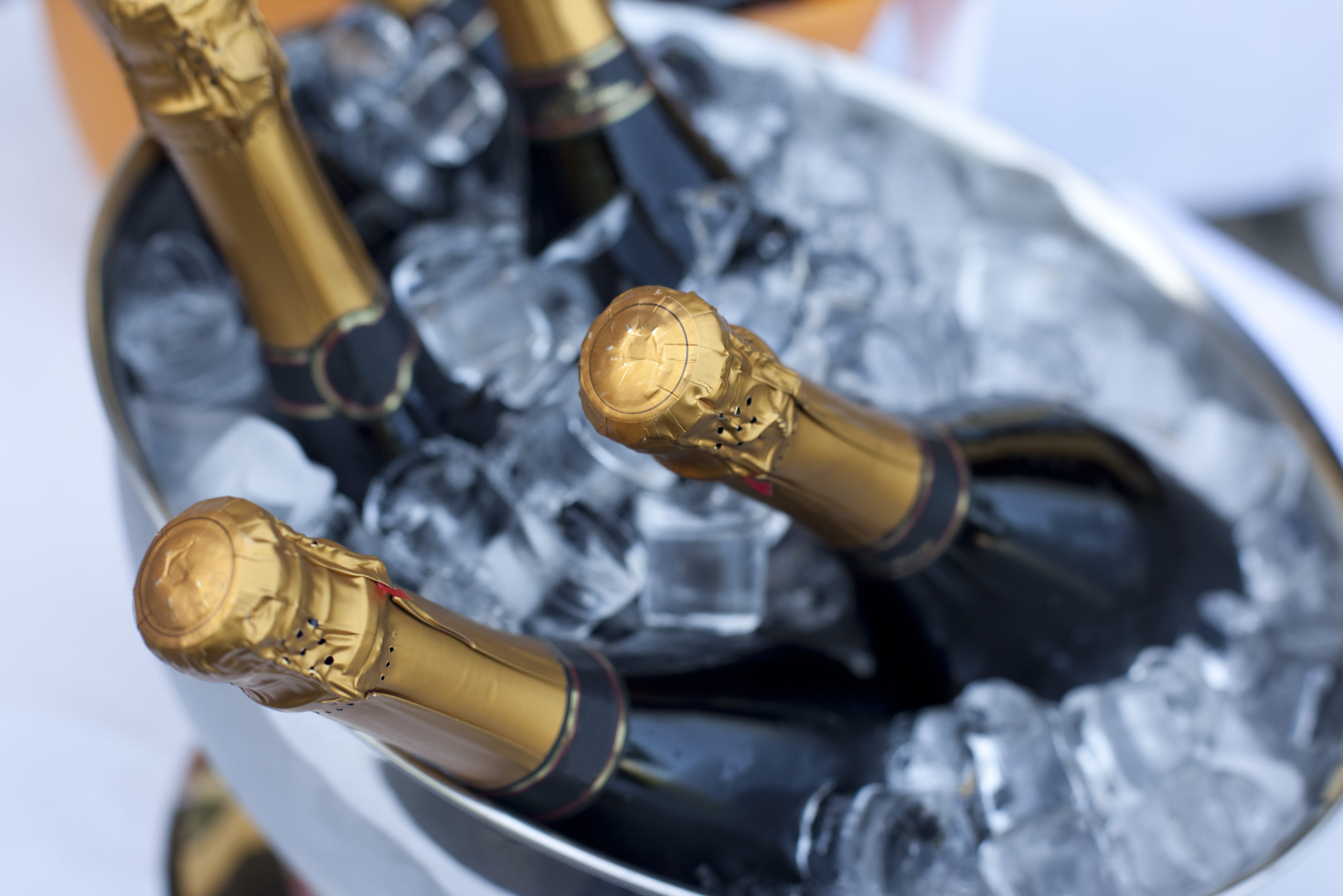 Champagne serveren