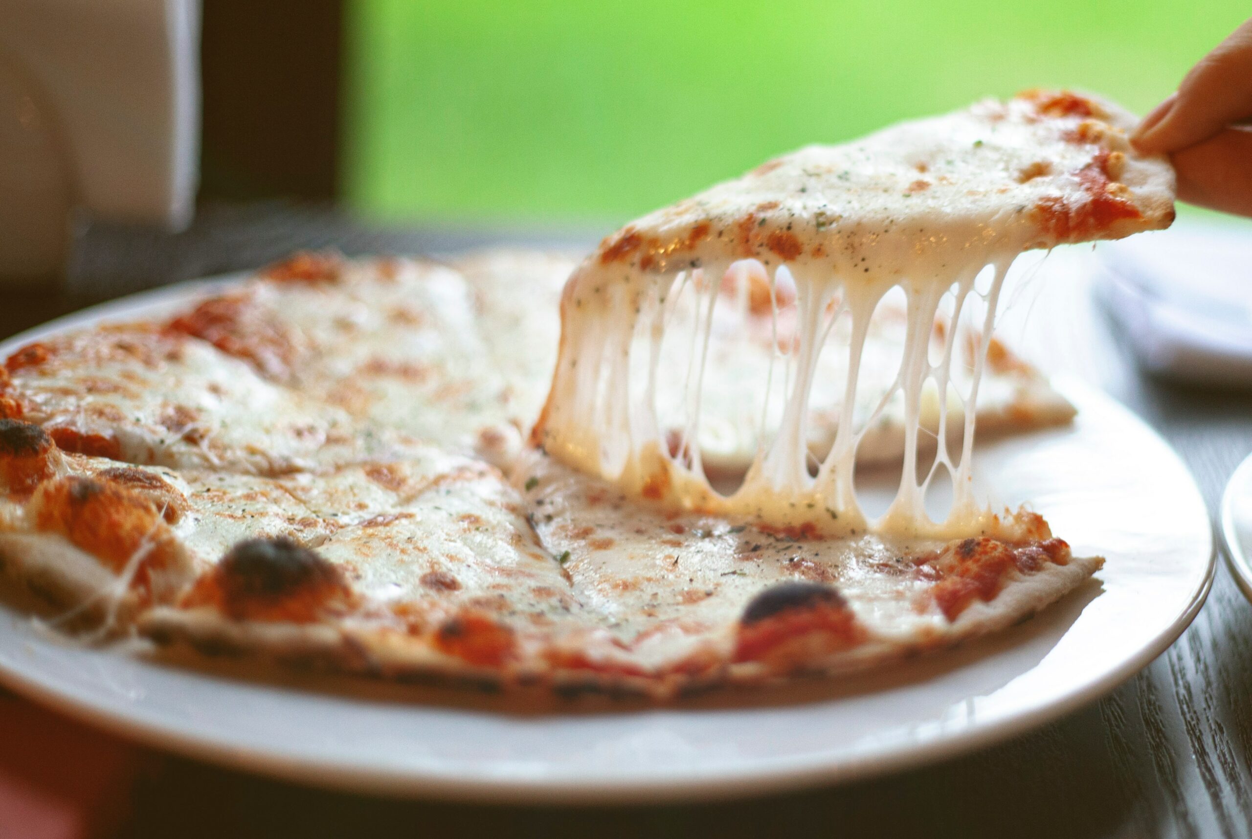 pizza met gesmolten kaas