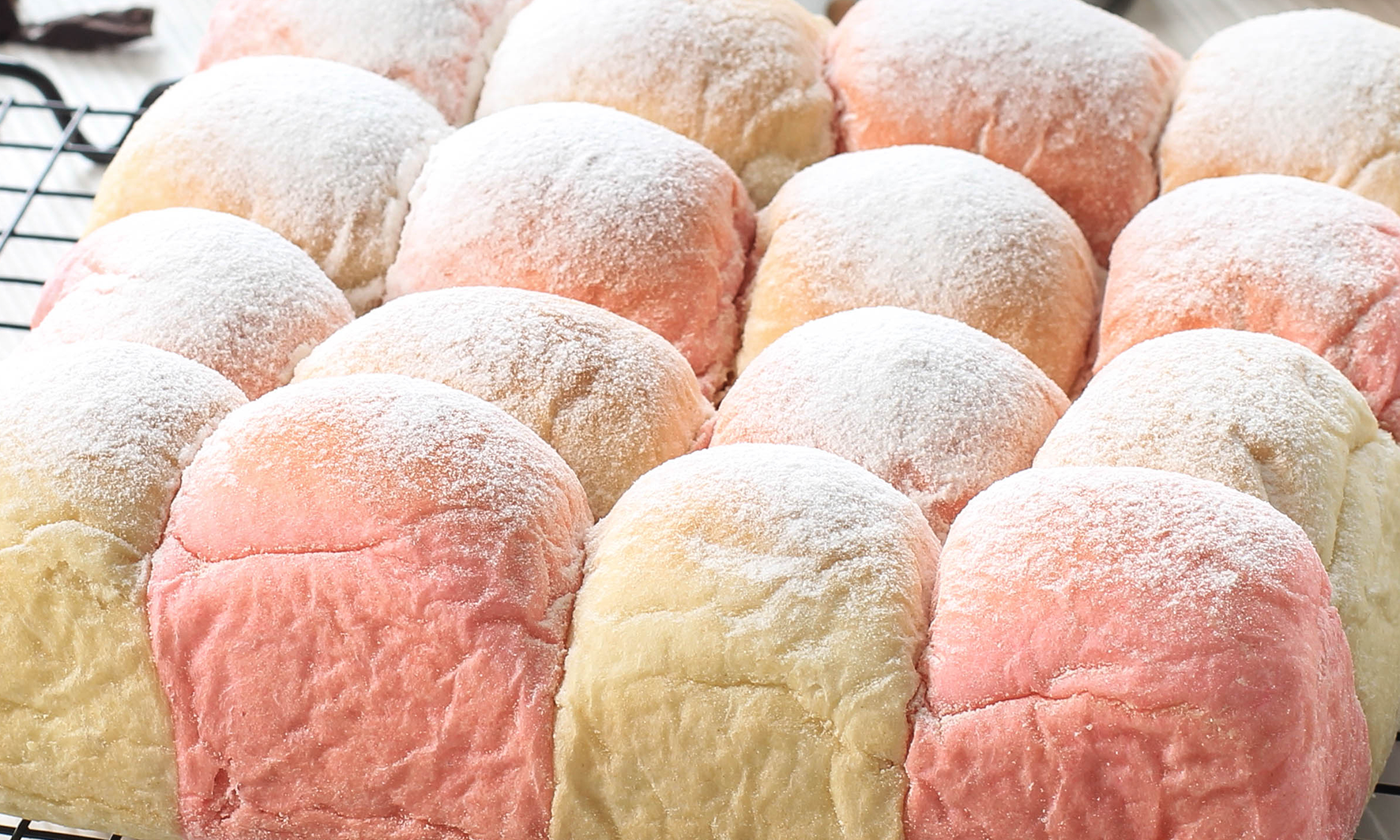 gekleurde dinner rolls